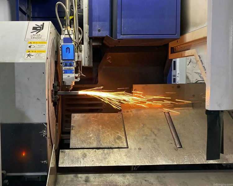 激光切割加工公司宏锦泰金属告诉你这么才能更容易地切割厚钢板